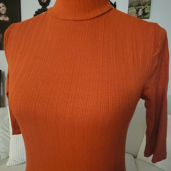 Orange short sleeve turtleneck sweater dress sz M - Picture 2 of 3